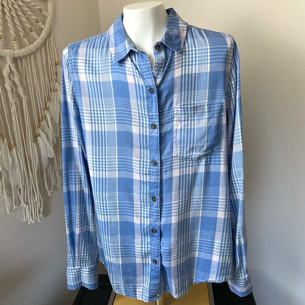 4/$15 ❤️ SO Women’s Blue and White Button Down Lightweight Cotton Size Medium
